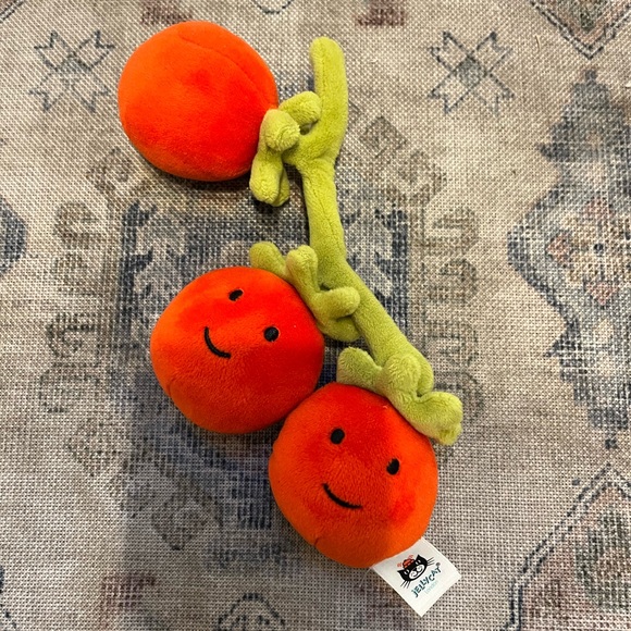 JellyCat Vivacious Vegetable Tomato On The Vine - Picture 2 of 4